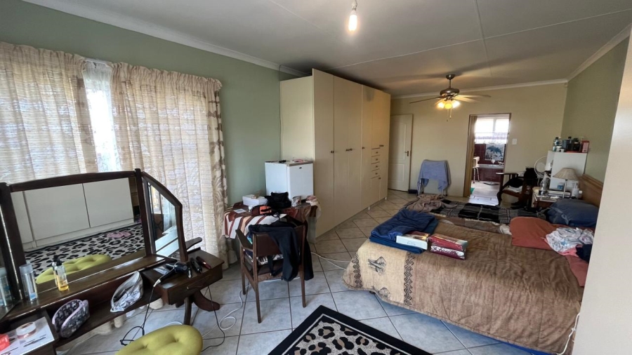 5 Bedroom Property for Sale in Wavecrest Eastern Cape